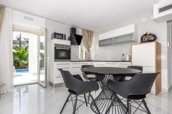 Apartman Comfort s pogledom na bazen